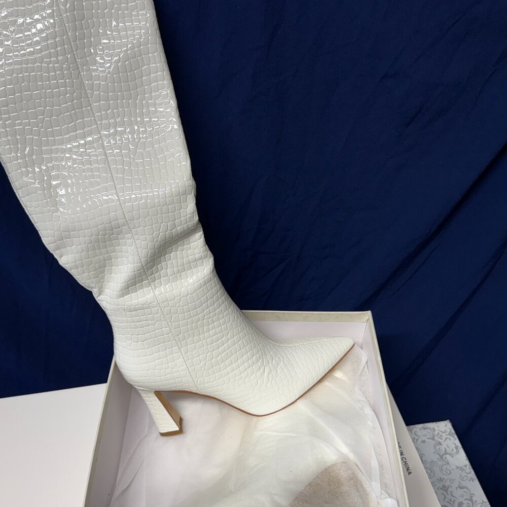 MIRAAZZURRA womens white knee high heel pointed toe boot with side zipper size 6